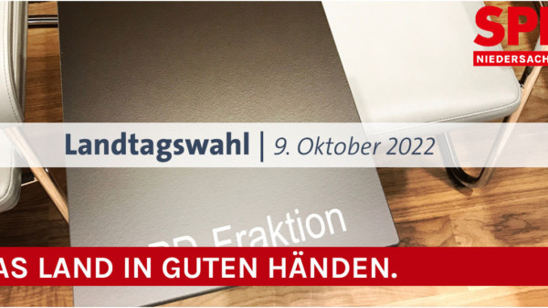 Symbolfoto aus dem Niedersächsischen Landtag mit dem Schriftzug Landtagswahl 9. Oktober 2022 und das Land in guten Händen